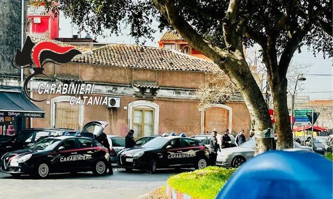 Beccati ancora una volta nello stesso appartamento: arrestati 2 pusher
