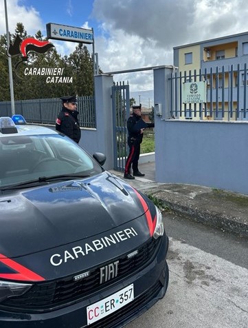 49nne arrestato dai Carabinieri per detenzione ai fini di spaccio di sostanze stupefacenti.