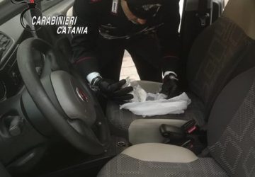 Aci Sant&rsquo;Antonio, beccato mentre attendeva i clienti: pusher 34eenne