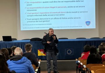 Giarre, conferenza sul bullismo e cyberbullismo con la Polizia postale per un uso consapevole del web