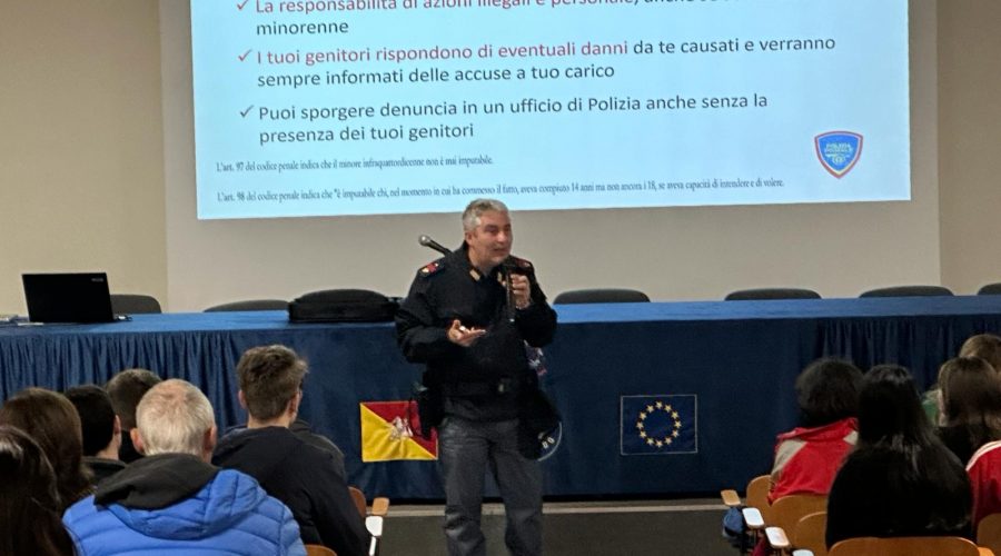 Giarre, conferenza sul bullismo e cyberbullismo con la Polizia postale per un uso consapevole del web