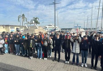 Lni e il Marina di Riposto contro il bullismo e cyberbullismo: una cima blu e una veleggiata di sensibilizzazione