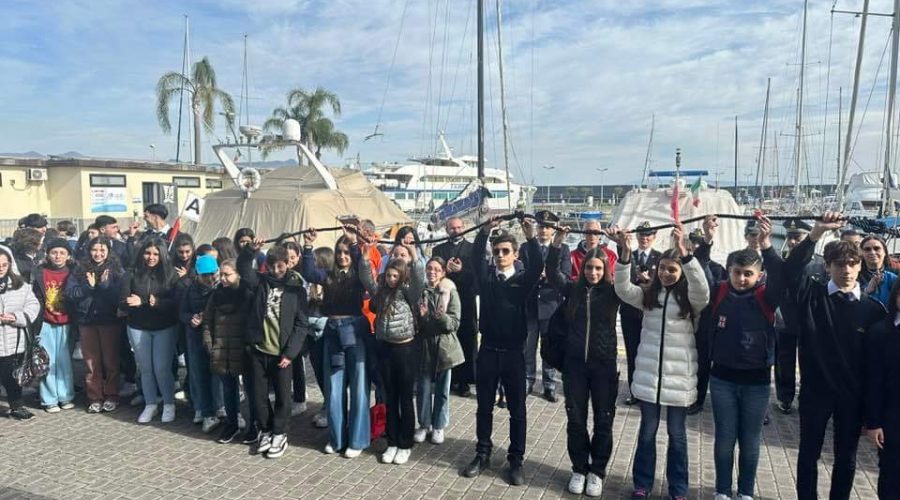 Lni e il Marina di Riposto contro il bullismo e cyberbullismo: una cima blu e una veleggiata di sensibilizzazione