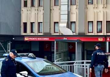 Ruba portafogli e cellulare: 17enne marocchino deferito dalla Polizia