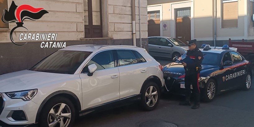 Giarre, beccati dai Carabinieri a bordo di un’auto rubata: due denunciati per ricettazione