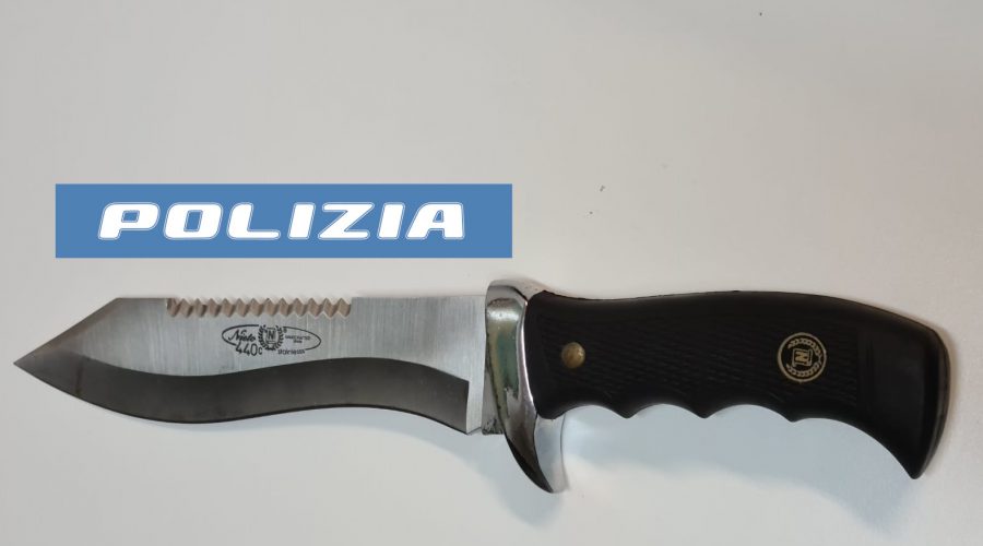 Nasconde un pugnale nel bagagliaio: denunciata passeggera polacca