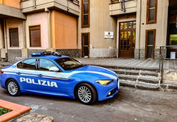 Ruba effetti personali nello spogliatoio di una palestra: denunciato