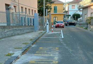 Solicchiata, serve un'altra collocazione per la colonnina della ricarica elettrica dei veicoli