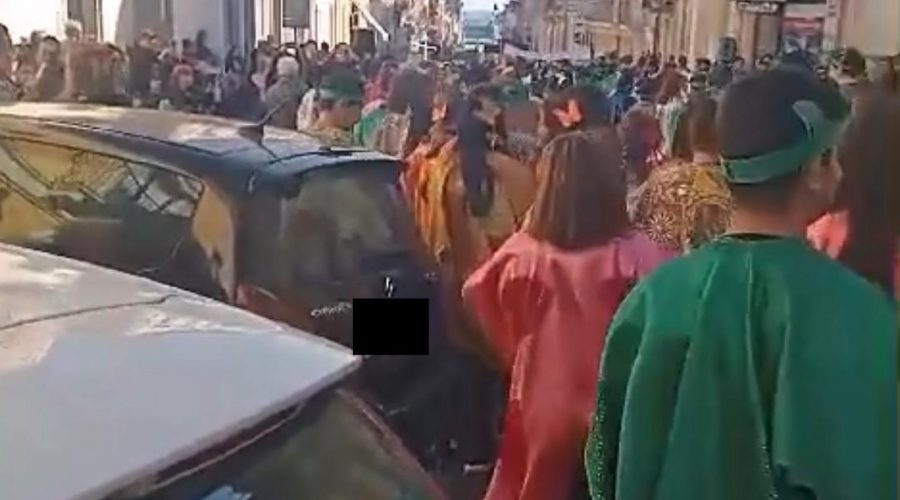 Riposto, sgradito scherzo di Carnevale: balli e coreografie nella bolgia delle auto. L’assessore Daidone: “Un disguido”