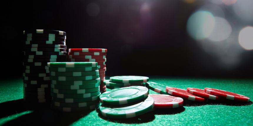 Perché i casinò usano le fiches al posto dei soldi? Una panoramica sull’argomento