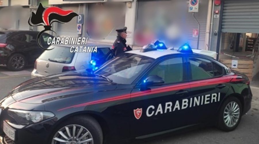Fiumefreddo, tenta di ripulire la cassaforte del supermercato: arrestato