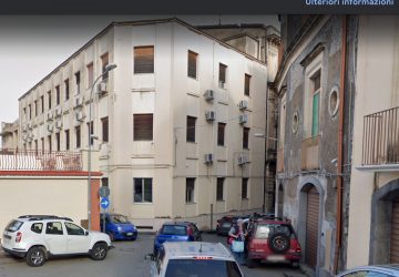 Maltempo a Giarre, piove anche dentro l'ufficio tecnico. Uffici al buio