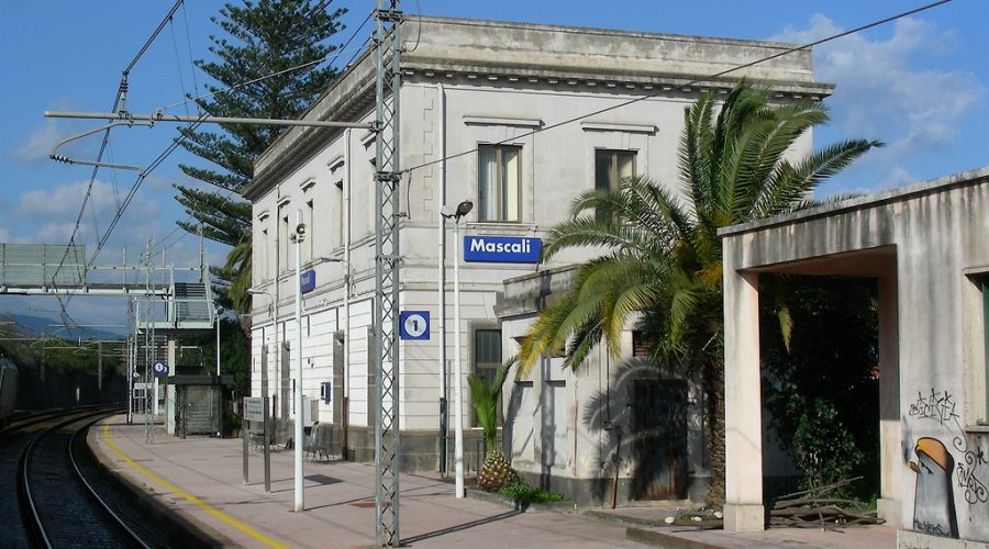Mascali, vistose carenze nella stazione ferroviaria. Il vice sindaco Musumeci avvia interlocuzioni