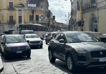 Giarre, irrisolte le criticit&agrave; di piazza Alessi. A vincere &egrave; l'anarchia urbana