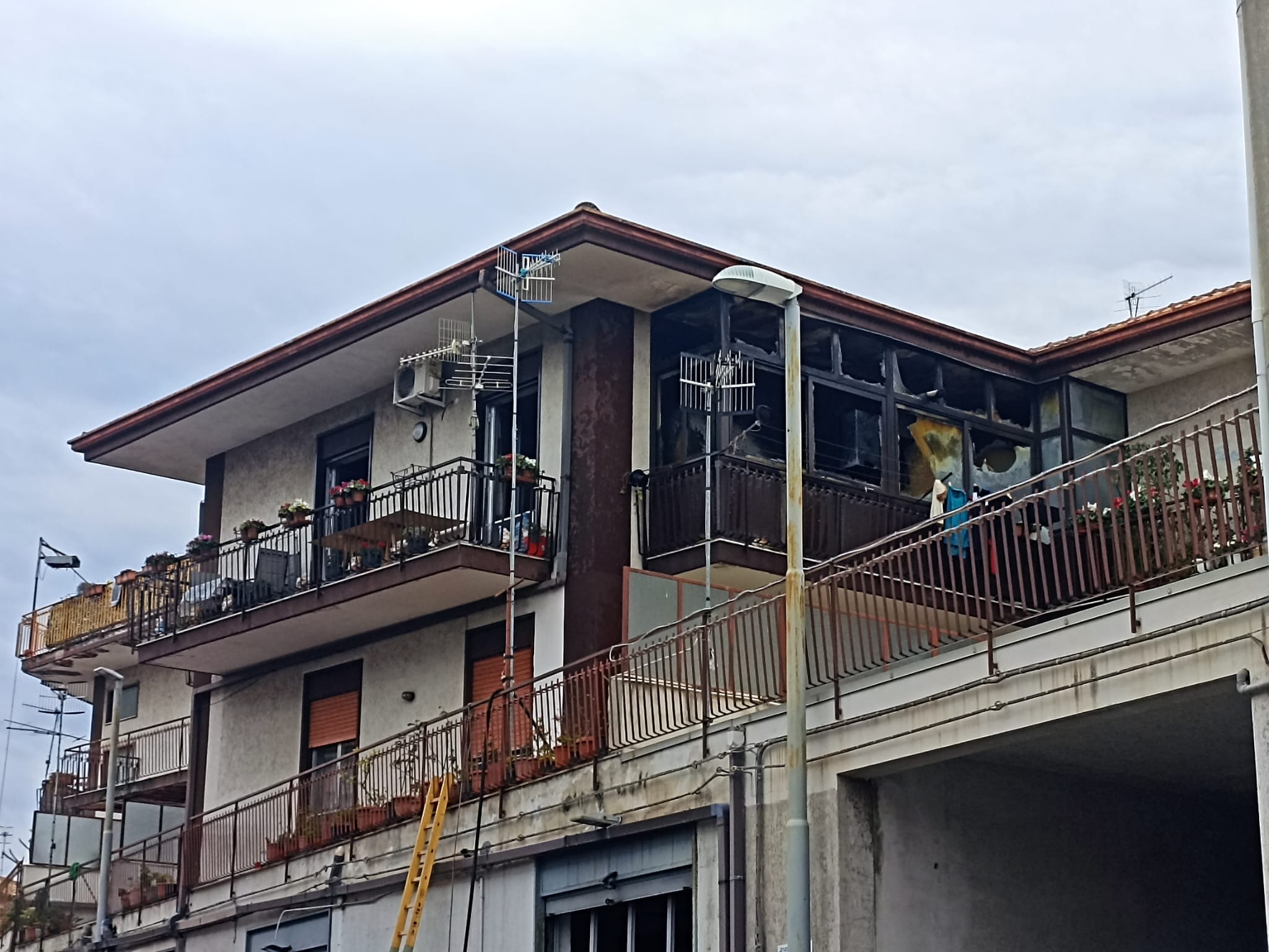 Mascali, esplode la caldaia di un appartamento