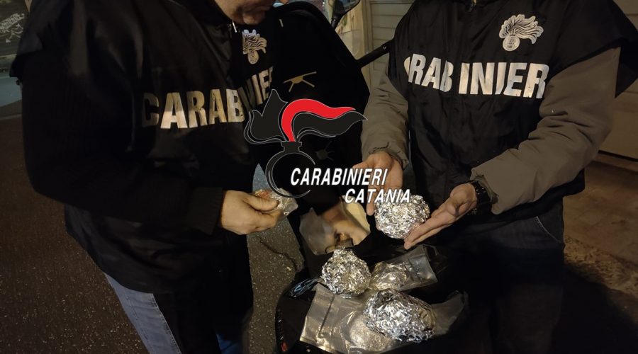 Consegna oltre 1 kg di droga in sella al motorino: pusher arrestato dai Carabinieri VD