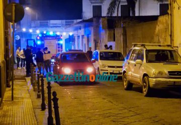 Giarre, divampa incendio in un negozio di abbigliamento outlet: pesanti danni