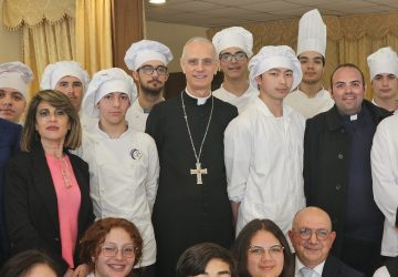 Al Falcone di Giarre, pranzo di Pasqua con il Vescovo all'insegna della formazione e del dialogo