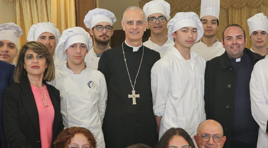Al Falcone di Giarre, pranzo di Pasqua con il Vescovo all’insegna della formazione e del dialogo