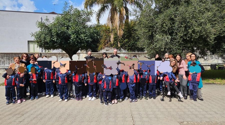 Il vescovo Raspanti in visita al plesso della scuola primaria del 2 Istituto Comprensivo di Giarre “S . D. Savio “di Carruba