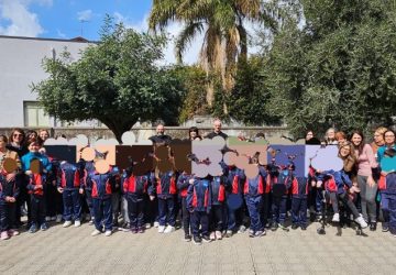 Il vescovo Raspanti in visita al plesso della scuola primaria del 2 Istituto Comprensivo di Giarre &ldquo;S . D. Savio &ldquo;di Carruba