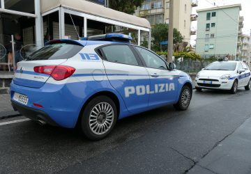Acireale, chiusa dalla Polizia attivit&agrave; commerciale per la somministrazione di alimenti