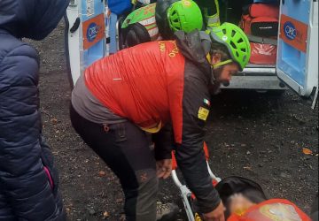 Etna, soccorso un ragazzino infortunatosi nella zona del Rifugio Monte Manfr&egrave;