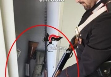 In casa aveva 4 fucili non dichiarati: i Carabinieri denunciano un 49enne