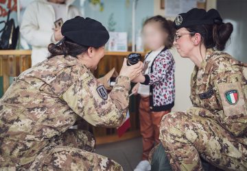 Solidariet&agrave; ai bimbi oncologici di Catania, i militari regalano un sorriso