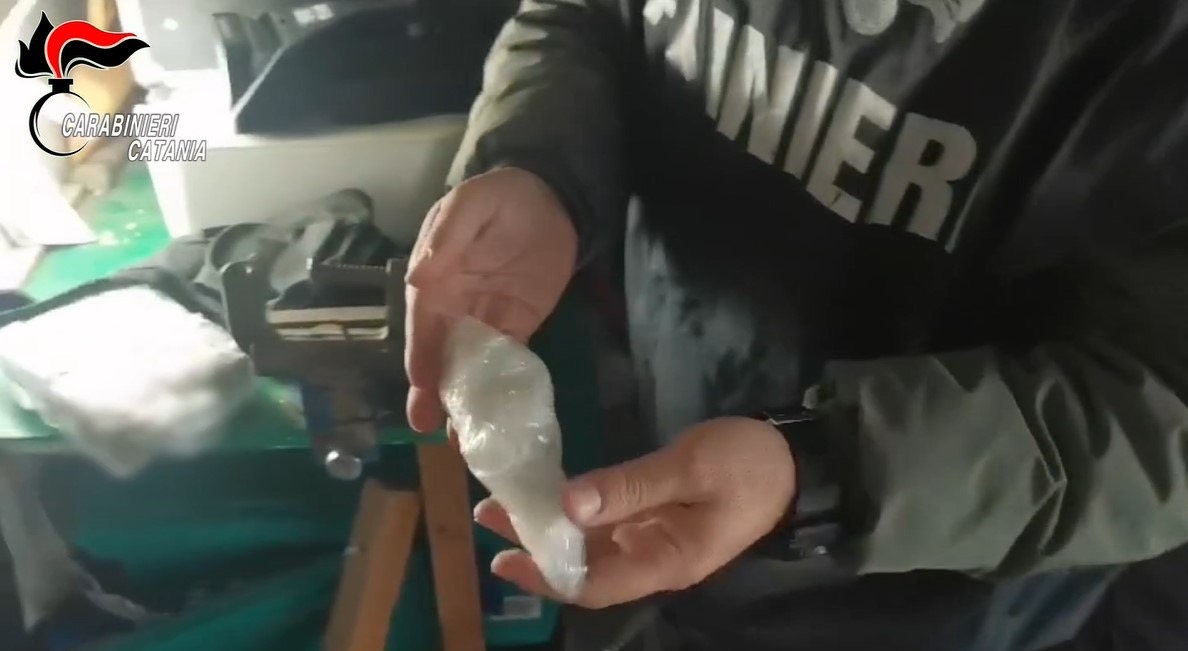 Scovano un deposito di droga al Villaggio S. Agata con circa 1 kg di stupefacentI