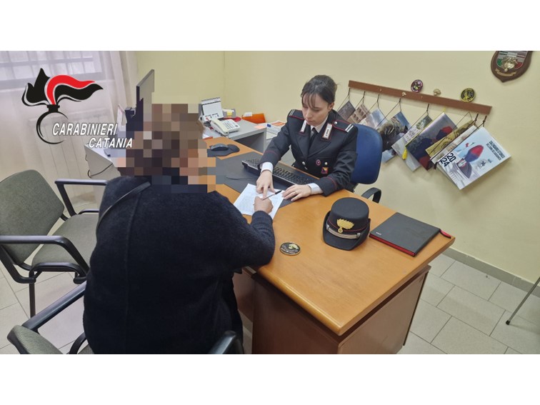 Riposto, minaccia la convivente davanti ai carabinieri: arrestato