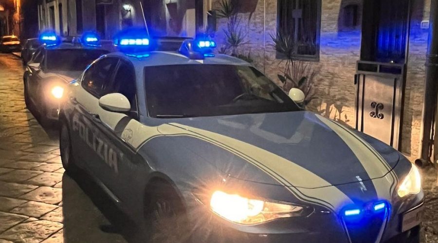 Donna ustionata in strada durante una lite: l’obiettivo era la sorella. Fermate due donne