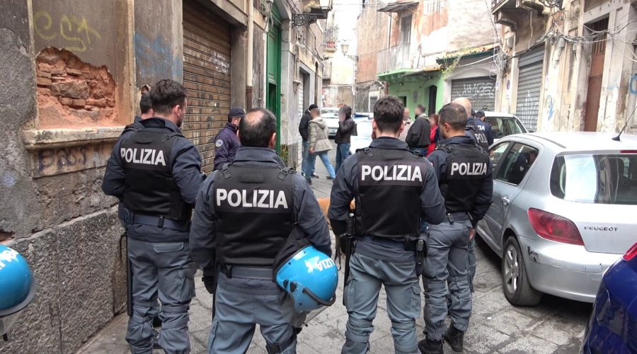 Controlli a tappeto della polizia a San Berillo