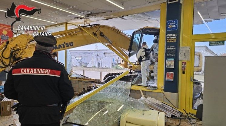 Fallito furto con “spaccata” al supermercato: sventato dai Carabinieri
