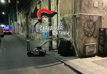 Catania, allarme bomba per un trolley abbandonato: intervento degli artificieri