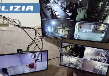 Sala giochi abusiva con slot machine