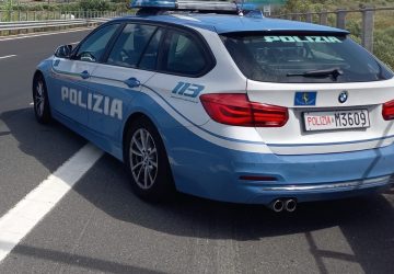Alla guida di un'auto rubata e con oggetti trafugati in una casa: arrestato