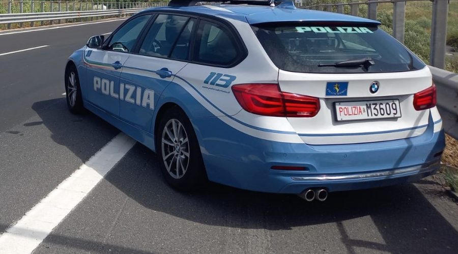 Alla guida di un’auto rubata e con oggetti trafugati in una casa: arrestato