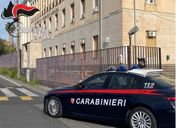 Tenta il furto all’Università, arrestato dai Carabinieri