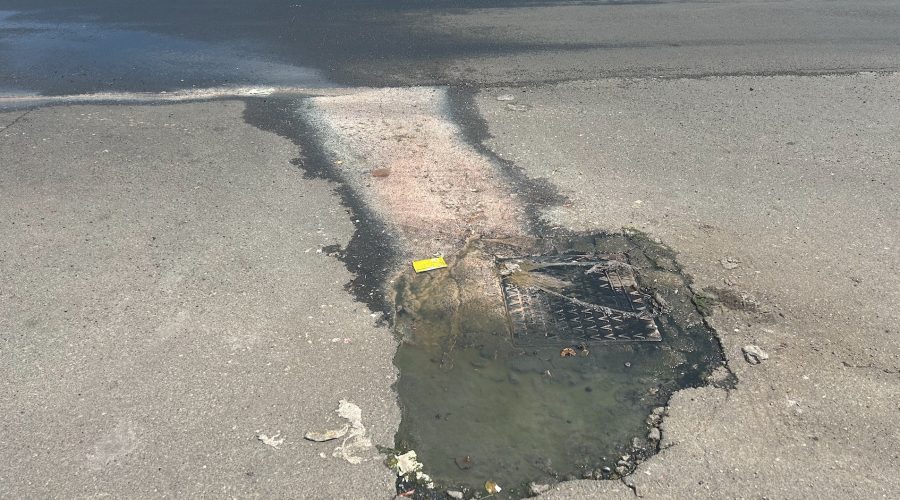 Riposto, in via Salvatore Patti fognatura a vista da svariati giorni