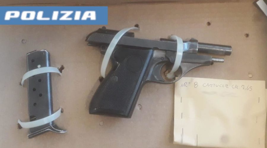 Girava con una pistola con matricola abrasa: arrestato dalla polizia