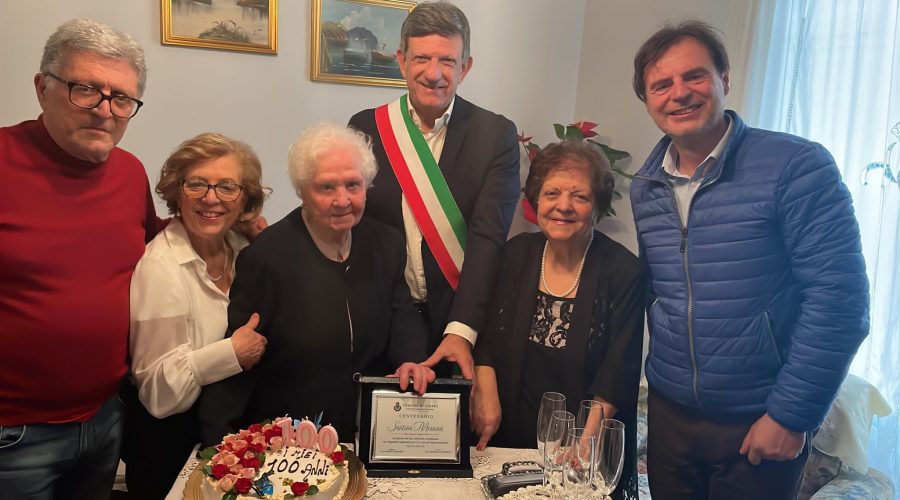 Giarre, grande festa per i 100 anni di nonna Santina