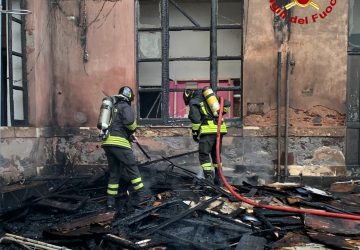 Incendio all'interno dell'ex presidio ospedaliero "Vittorio Emanuele" a Catania