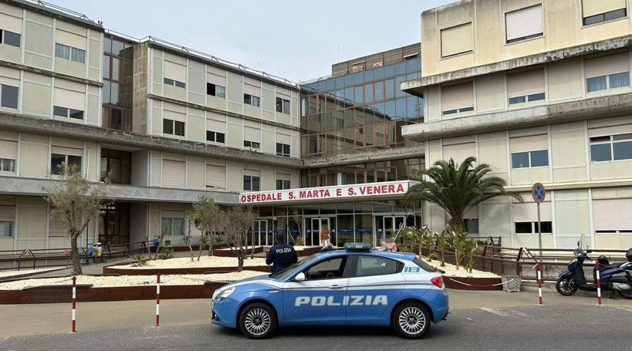 Acireale, la Polizia salva un 76enne colto da infarto al Pronto soccorso