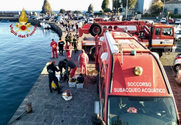 Acitrezza, auto finisce in mare, grave  un 62enne