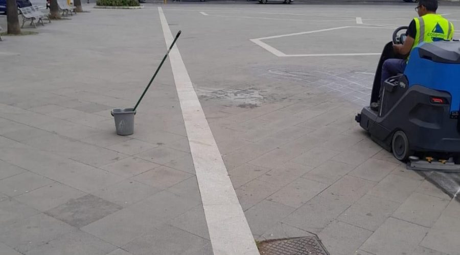 Giarre, completata la prima fase di pulizia straordinaria di piazza Duomo