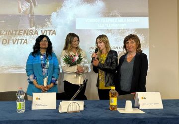 Giarre, al liceo Leonardo incontro-dialogo a classi aperte con la scrittrice Candida Ippolito