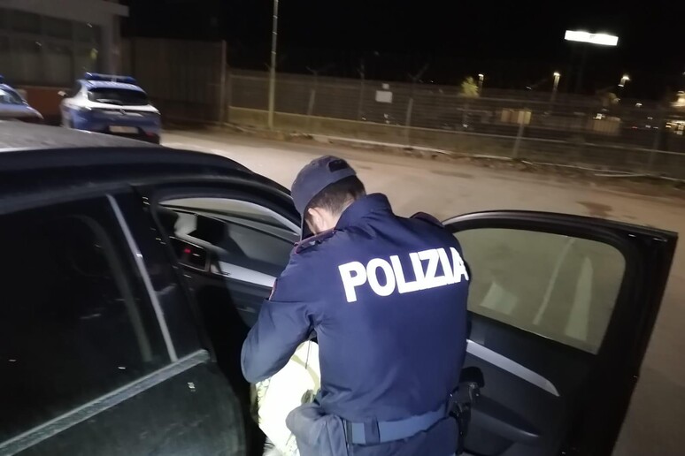 In auto con tre chili di cocaina: arrestato