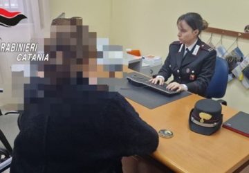 Aggredisce e minaccia la moglie perch&eacute; non ha fatto il cambio delle lenzuola: arrestato