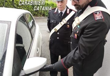 Truffa dello specchietto, vittima una 56enne di Mascali